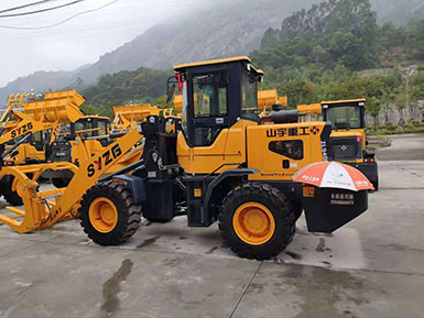 恭喜羅總喜提新車，山宇裝載機940走起，山宇重工，助您成功！